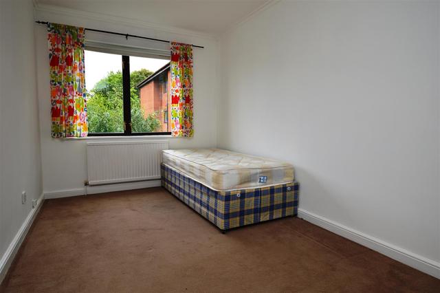  Image of 2 bedroom Property to rent in Bridge Lane London NW11 at Bridge Lane  Golders Green, NW11 9JU