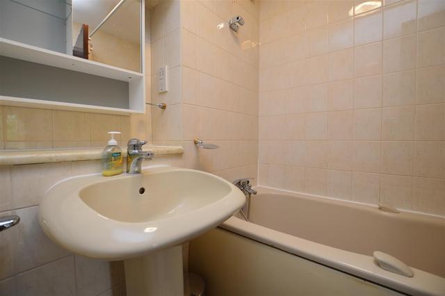  Image of 2 bedroom Property to rent in Bridge Lane London NW11 at Bridge Lane  Golders Green, NW11 9JU