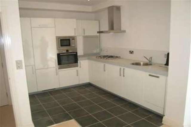  Image of 1 bedroom Penthouse to rent in The Cloisters Rickmansworth WD3 at Rickmansworth, WD3 1FE