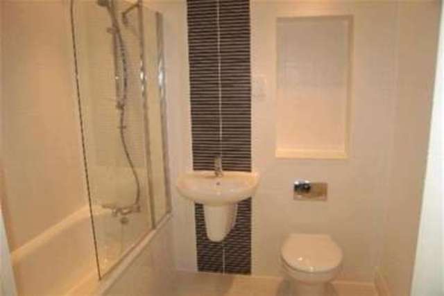  Image of 1 bedroom Penthouse to rent in The Cloisters Rickmansworth WD3 at Rickmansworth, WD3 1FE