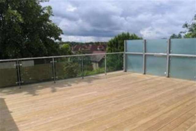  Image of 1 bedroom Penthouse to rent in The Cloisters Rickmansworth WD3 at Rickmansworth, WD3 1FE