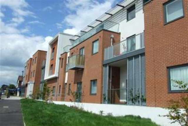  Image of 2 bedroom Flat to rent in Surbiton Avenue Southend-on-Sea SS1 at Southend-on-Sea, SS1 2NJ