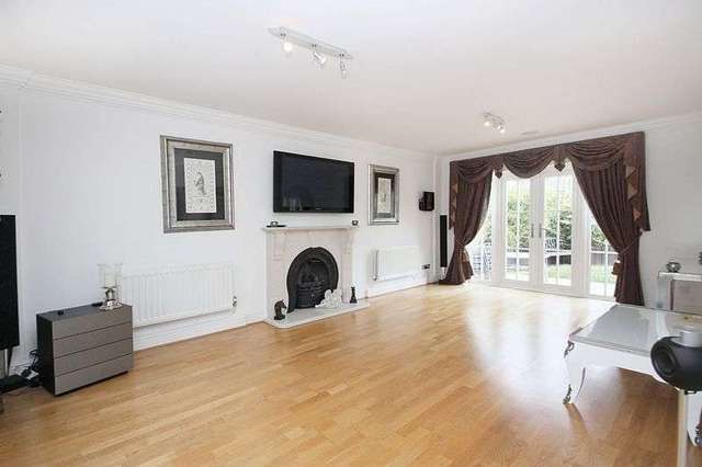  Image of 4 bedroom Detached house for sale in The Fountains Loughton IG10 at The Fountains  Loughton, IG10 4RZ