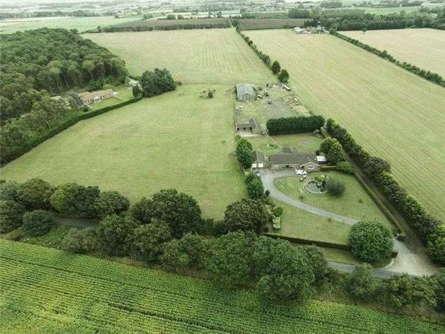  Image of 4 bedroom Detached house for sale in Wellsyke Lane Kirkby-on-Bain Woodhall Spa LN10 at Wellsyke Lane Kirkby-on-Bain Woodhall Spa, LN10 6YU