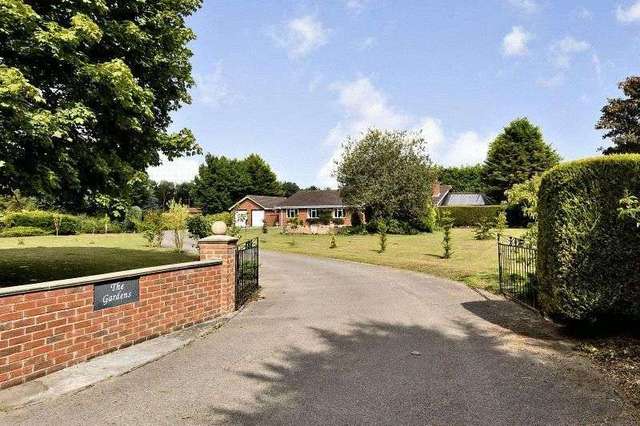  Image of 4 bedroom Detached house for sale in Wellsyke Lane Kirkby-on-Bain Woodhall Spa LN10 at Wellsyke Lane Kirkby-on-Bain Woodhall Spa, LN10 6YU