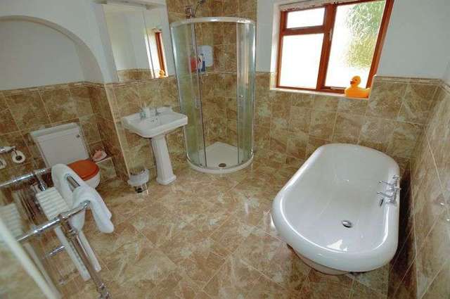  Image of 4 bedroom Detached house for sale in Wellsyke Lane Kirkby-on-Bain Woodhall Spa LN10 at Wellsyke Lane Kirkby-on-Bain Woodhall Spa, LN10 6YU