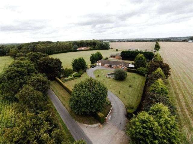  Image of 4 bedroom Detached house for sale in Wellsyke Lane Kirkby-on-Bain Woodhall Spa LN10 at Wellsyke Lane Kirkby-On-Bain Woodhall Spa, LN10 6YU