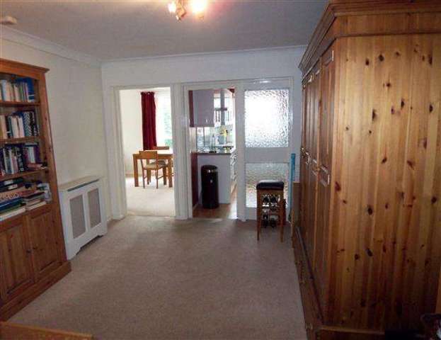  Image of 2 bedroom Apartment to rent in The Green Palmerston Road Buckhurst Hill IG9 at Buckhurst Hill, IG9 5NQ