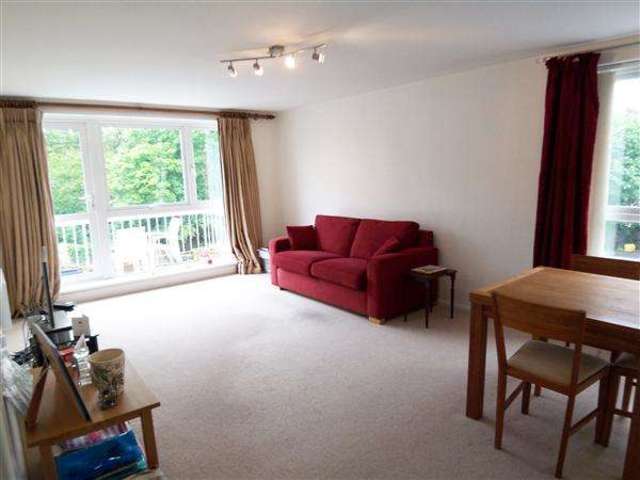  Image of 2 bedroom Apartment to rent in The Green Palmerston Road Buckhurst Hill IG9 at Buckhurst Hill, IG9 5NQ