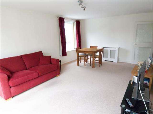  Image of 2 bedroom Apartment to rent in The Green Palmerston Road Buckhurst Hill IG9 at Buckhurst Hill, IG9 5NQ