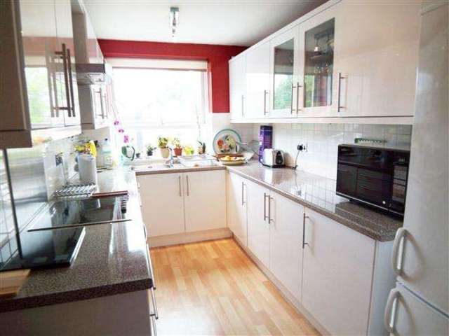  Image of 2 bedroom Apartment to rent in The Green Palmerston Road Buckhurst Hill IG9 at Buckhurst Hill, IG9 5NQ