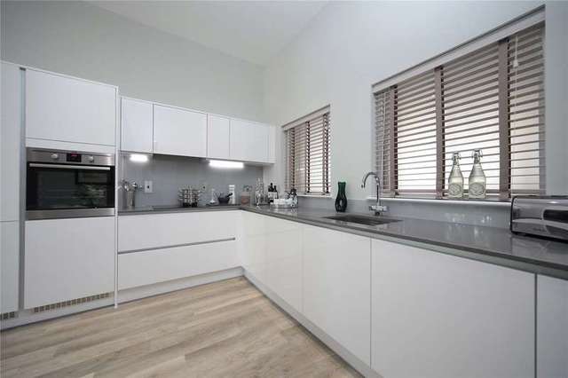  Image of 2 bedroom Apartment for sale in Battersea Bridge Road London SW11 at Battersea Bridge Road Battersea Battersea, SW11 3AF