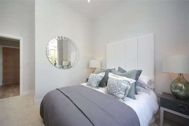  Image of 2 bedroom Apartment for sale in Battersea Bridge Road London SW11 at Battersea Bridge Road Battersea Battersea, SW11 3AF