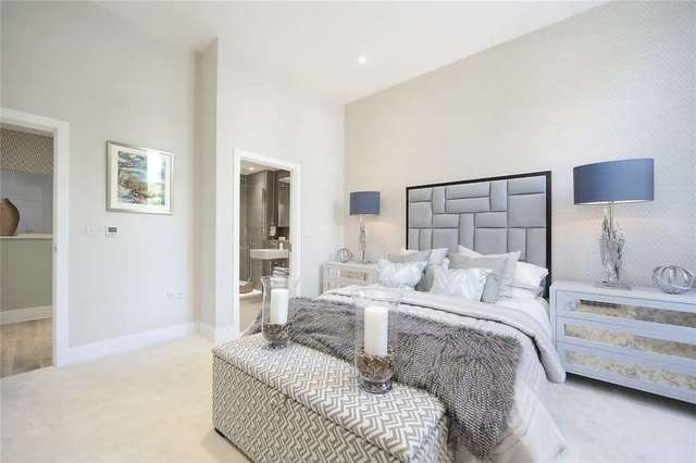  Image of 2 bedroom Apartment for sale in Battersea Bridge Road London SW11 at Battersea Bridge Road Battersea Battersea, SW11 3AF