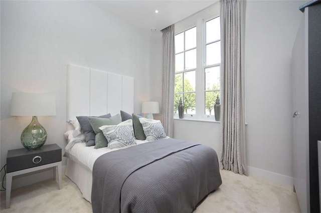  Image of 2 bedroom Apartment for sale in Battersea Bridge Road London SW11 at Battersea Bridge Road Battersea Battersea, SW11 3AF