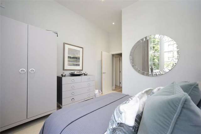  Image of 2 bedroom Apartment for sale in Battersea Bridge Road London SW11 at Battersea Bridge Road Battersea Battersea, SW11 3AF