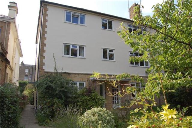  Image of 2 bedroom Flat to rent in Parabola Road Cheltenham GL50 at Parabola Road  Gloucestershire, GL50 3BD
