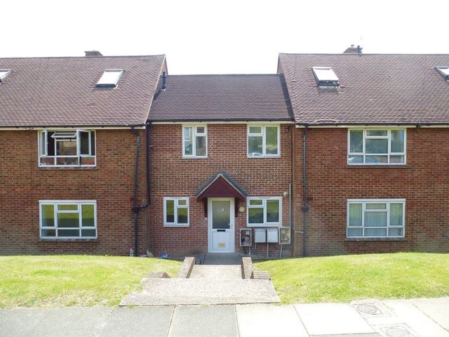 Image of 2 bedroom Flat to rent in Thompson Road Brighton BN1 at Thompson Road  Brighton, BN1 7BH