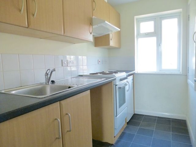  Image of 2 bedroom Flat to rent in Thompson Road Brighton BN1 at Thompson Road  Brighton, BN1 7BH