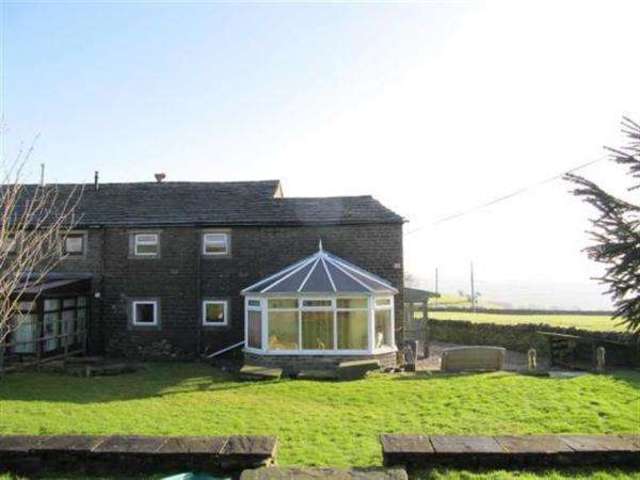  Image of 2 bedroom End of Terrace to rent in Hubberton Green Sowerby Bridge HX6 at Sowerby, HX6 1NR
