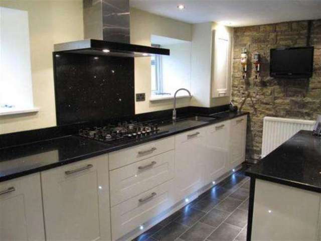  Image of 2 bedroom End of Terrace to rent in Hubberton Green Sowerby Bridge HX6 at Sowerby, HX6 1NR