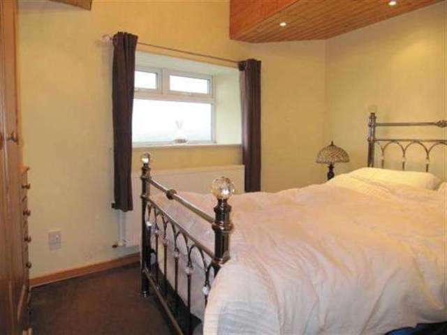  Image of 2 bedroom End of Terrace to rent in Hubberton Green Sowerby Bridge HX6 at Sowerby, HX6 1NR
