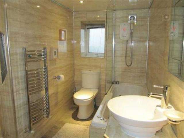  Image of 2 bedroom End of Terrace to rent in Hubberton Green Sowerby Bridge HX6 at Sowerby, HX6 1NR