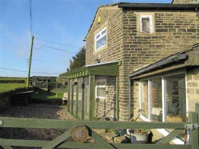  Image of 2 bedroom End of Terrace to rent in Hubberton Green Sowerby Bridge HX6 at Sowerby, HX6 1NR