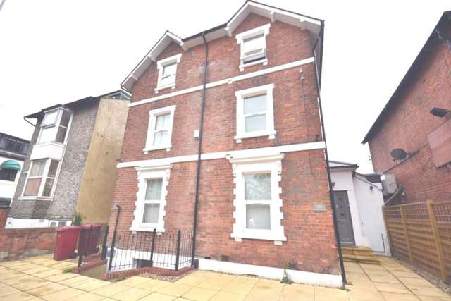  Image of 1 bedroom House Share to rent in Tilehurst Road Reading RG1 at Tilehurst Road  Reading, RG1 7TT