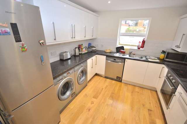  Image of 1 bedroom House Share to rent in Tilehurst Road Reading RG1 at Tilehurst Road  Reading, RG1 7TT