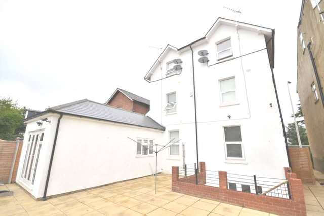  Image of 1 bedroom House Share to rent in Tilehurst Road Reading RG1 at Tilehurst Road  Reading, RG1 7TT