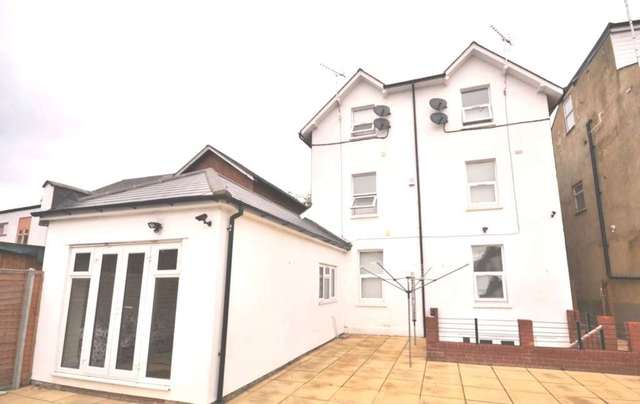  Image of 1 bedroom House Share to rent in Tilehurst Road Reading RG1 at Tilehurst Road  Reading, RG1 7TT