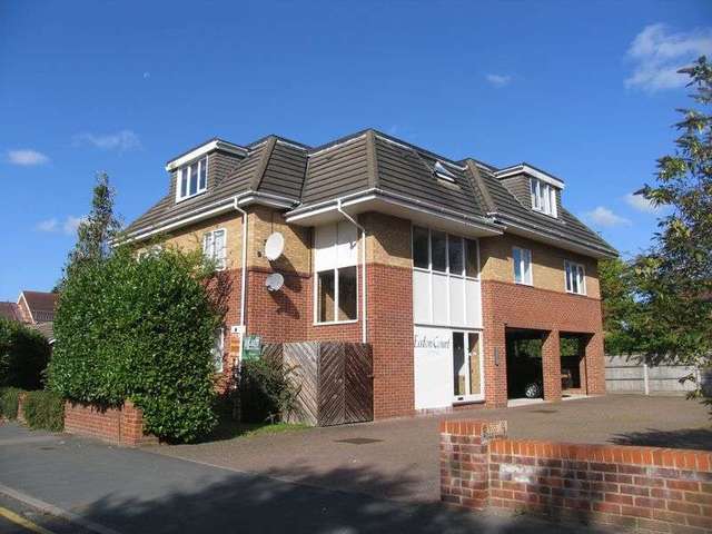  Image of 1 bedroom Flat to rent in Vale Road Camberley GU15 at Vale Road  CAMBERLEY, GU15 3DS