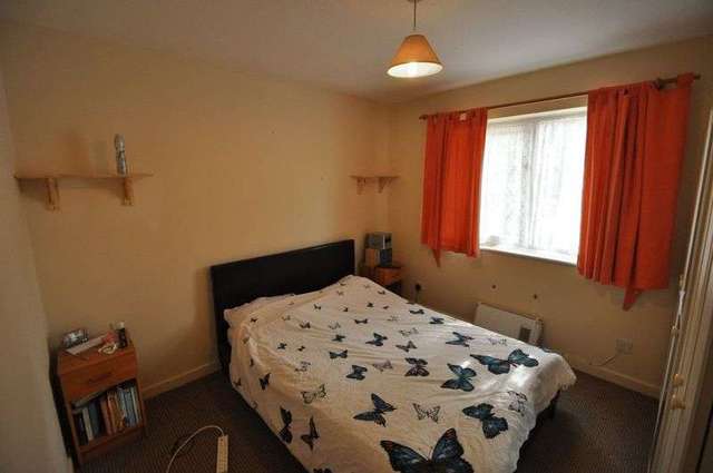  Image of 1 bedroom Flat to rent in Vale Road Camberley GU15 at Vale Road  CAMBERLEY, GU15 3DS