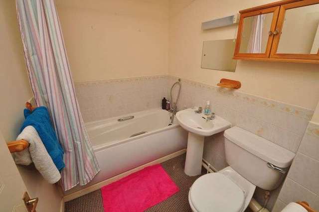  Image of 1 bedroom Flat to rent in Vale Road Camberley GU15 at Vale Road  CAMBERLEY, GU15 3DS