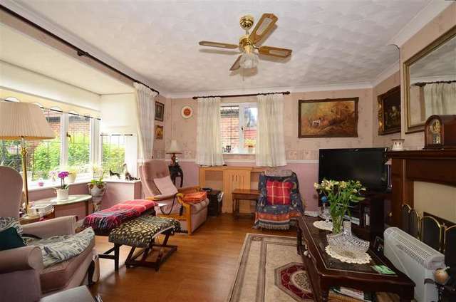  Image of 3 bedroom Bungalow for sale in Vauxhall Crescent Snodland ME6 at Snodland Kent Snodland, ME6 5JT