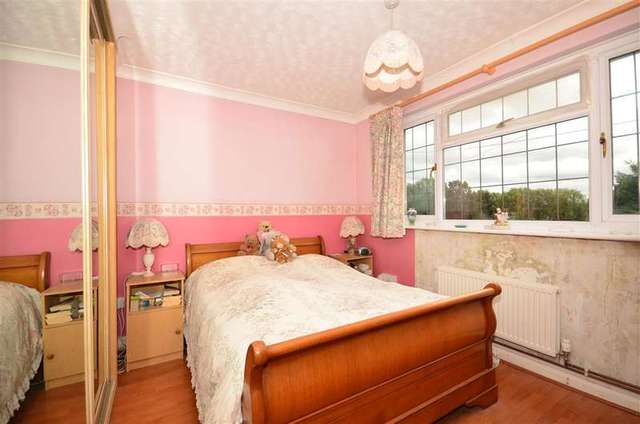  Image of 3 bedroom Bungalow for sale in Vauxhall Crescent Snodland ME6 at Snodland Kent Snodland, ME6 5JT