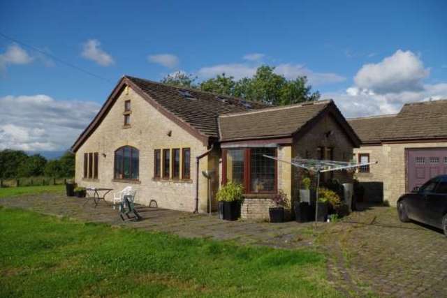  Image of 4 bedroom Detached house to rent in Vicarage Lane Wilpshire Blackburn BB1 at VICARAGE LANE WILPSHIRE BLACKBURN, BB1 9HY