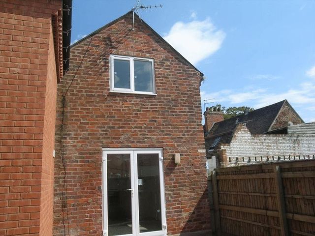  Image of 1 bedroom Terraced house to rent in Vine Street Evesham WR11 at 3 Vine Street  Evesham, WR11 4RE