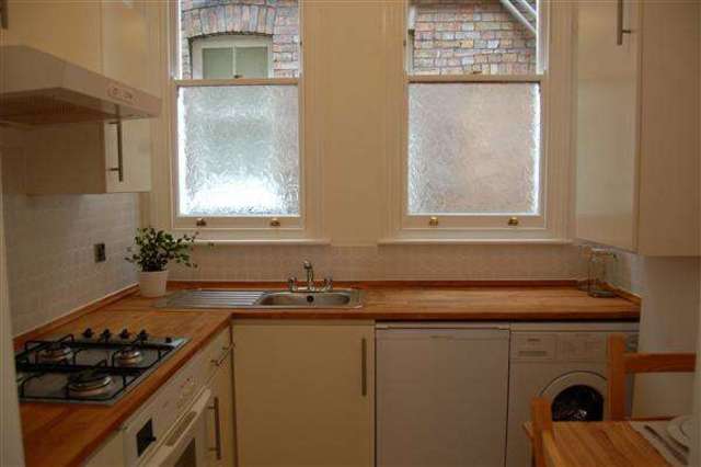  Image of 1 bedroom Apartment to rent in Vineyard Hill Road London SW19 at Wimbledon Park, SW19 7JJ