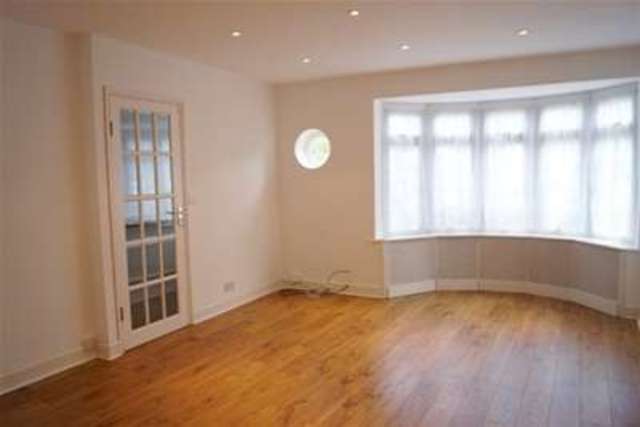  Image of 3 bedroom Terraced house to rent in Gainsborough Court Walton-on-Thames KT12 at Walton-on-Thames, KT12 1NL