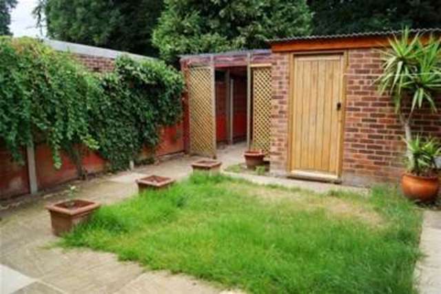  Image of 3 bedroom Terraced house to rent in Gainsborough Court Walton-on-Thames KT12 at Walton-on-Thames, KT12 1NL