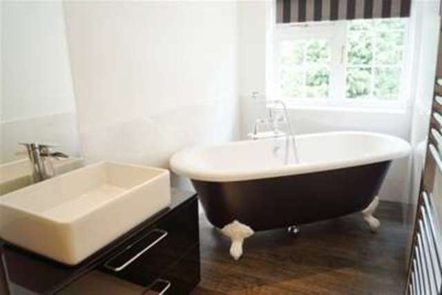  Image of 3 bedroom Terraced house to rent in Gainsborough Court Walton-on-Thames KT12 at Walton-on-Thames, KT12 1NL