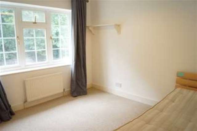  Image of 3 bedroom Terraced house to rent in Gainsborough Court Walton-on-Thames KT12 at Walton-on-Thames, KT12 1NL