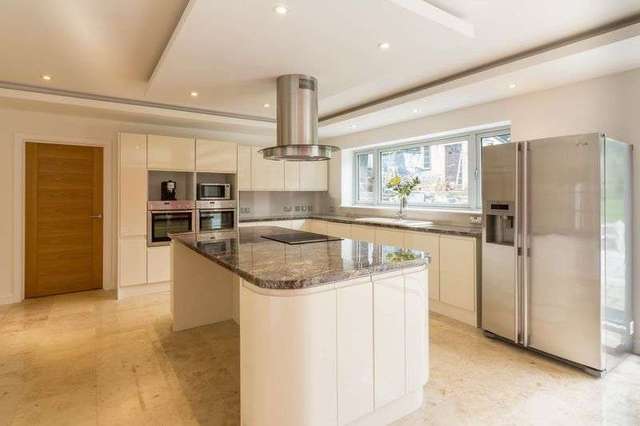  Image of 5 bedroom Detached house for sale in Whipsnade Dunstable LU6 at Whipsnade, LU6 2LG