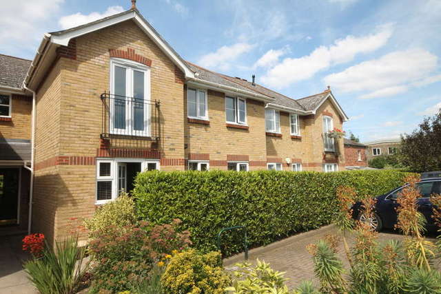  Image of 2 bedroom Flat to rent in Willow Grove Chislehurst BR7 at Chislehurst Kent Chislehurst, BR7 5BN
