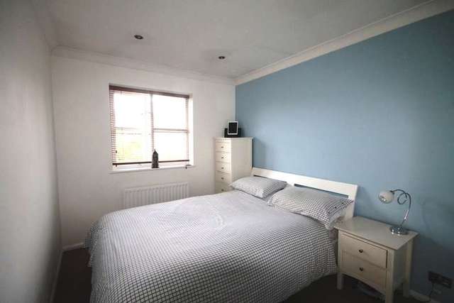  Image of 2 bedroom Flat to rent in Willow Grove Chislehurst BR7 at Chislehurst Kent Chislehurst, BR7 5BN