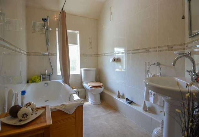  Image of 3 bedroom Semi-Detached house for sale in Wolverhampton Road Oldbury B68 at Wolverhampton Road  Oldbury, B68 0LR