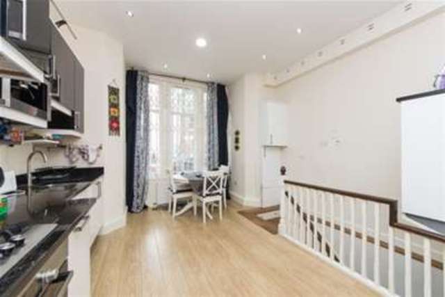  Image of 2 bedroom Flat to rent in Wolverton Gardens London W6 at London, W6 7DY