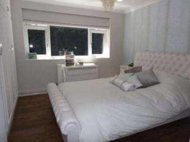  Image of 2 bedroom Flat for sale in Broadway Close Woodford Green IG8 at Woodford Green  Woodford, IG8 0HD